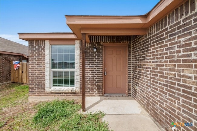 Building Photo - 903 Lasso Dr