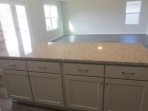 Building Photo - 11 Chalet Ct