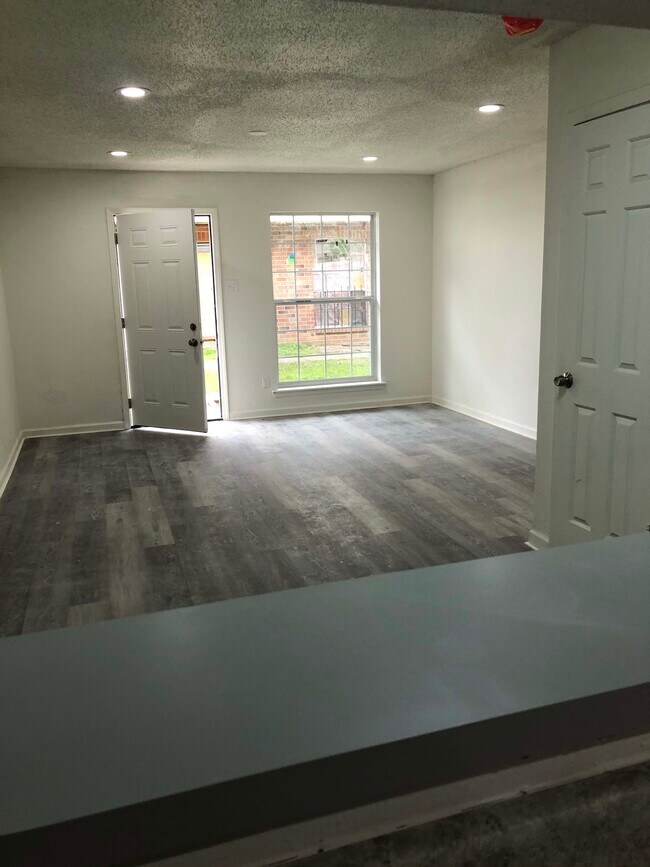 Building Photo - 5949 Tullis Dr