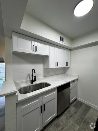 Building Photo - 170 De Chantle Rd