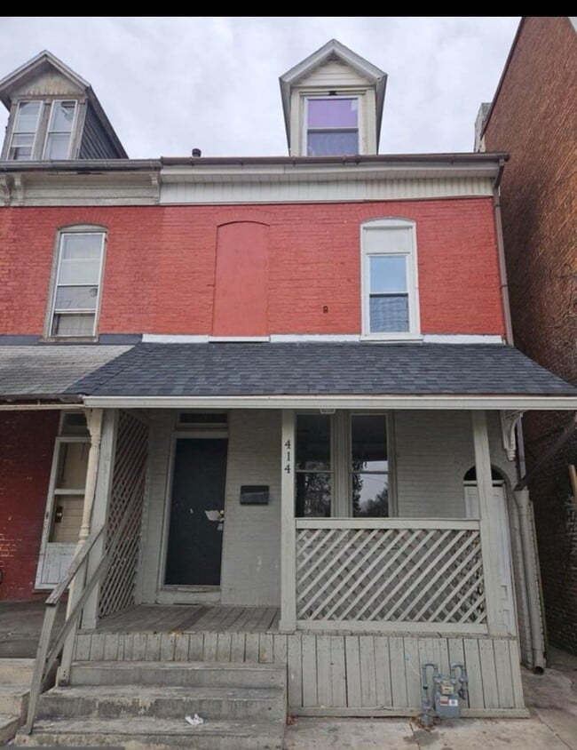 Primary Photo - 414 S Pershing Ave