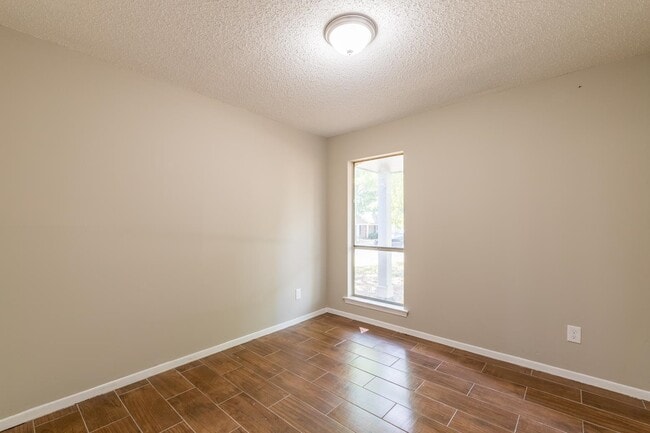 Building Photo - 4468 Tarleton Dr