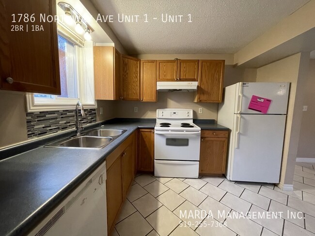Photo du bâtiment - SPACIOUS TWO BEDROOM MODERN LOWER LEVEL SU...