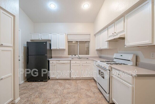 Building Photo - 13597 W Desert Flower Dr