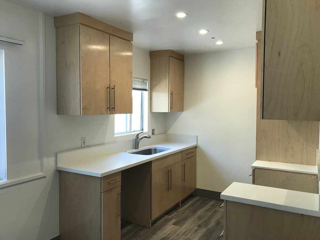 Foto principal - 3729 Clarington Ave