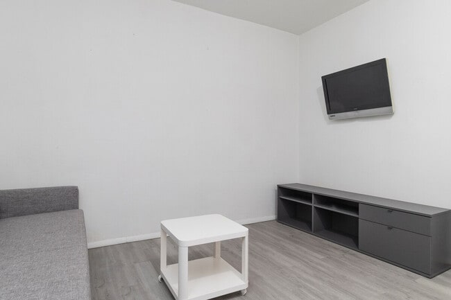 Foto del edificio - 329 E 94th St
