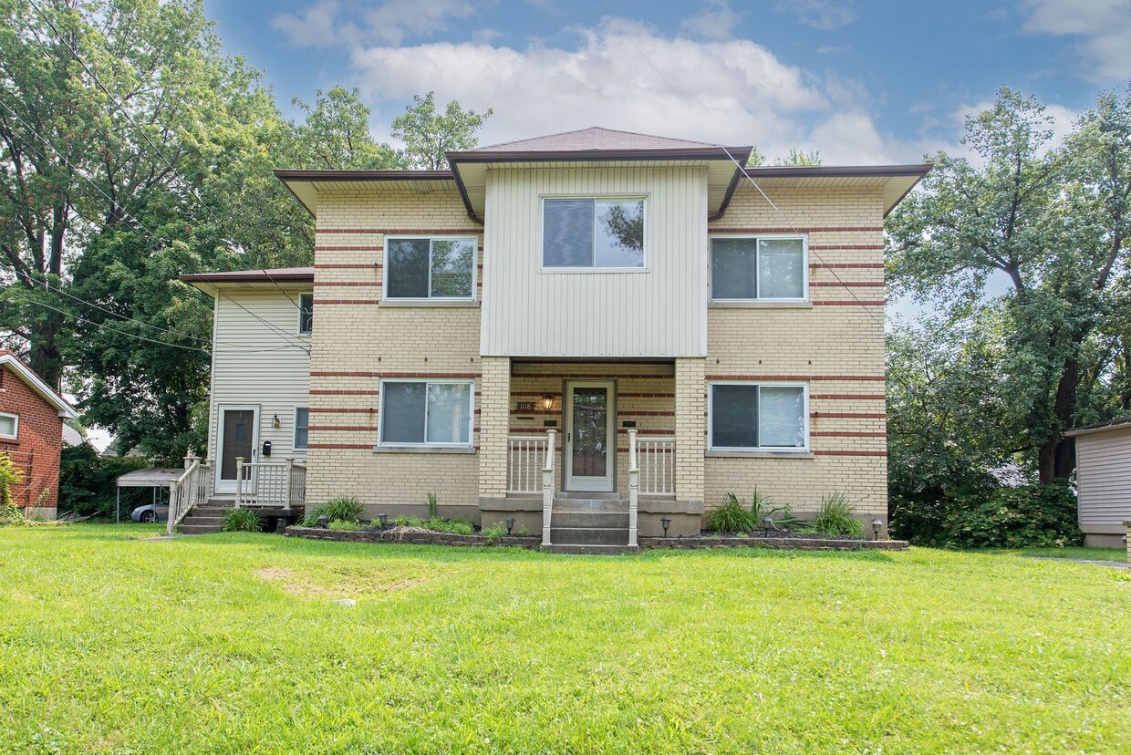 Primary Photo - Extra Spacious Top Unit Duplex