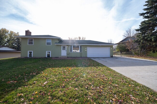 Foto del edificio - 445 Walnut Ln