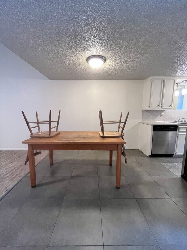 Building Photo - 8601 Memphis Drive B33 - Freshly Updated C...