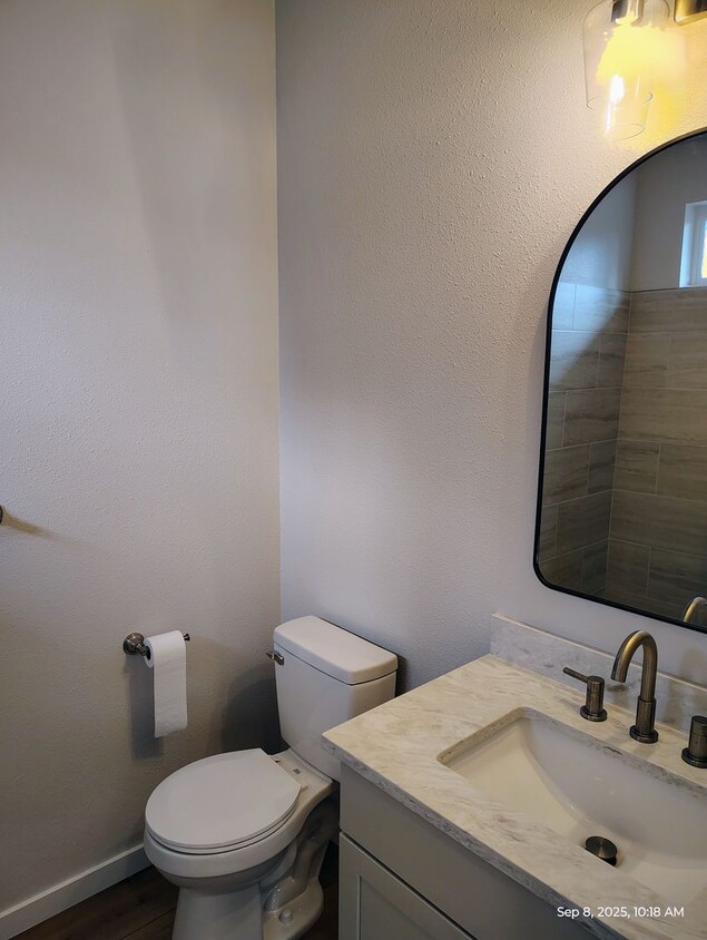 Building Photo - Beautiful West Side 3 bedroom 2 bath home