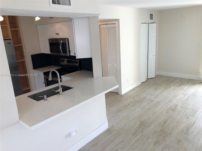 Foto del edificio - 3477 NW 44th St