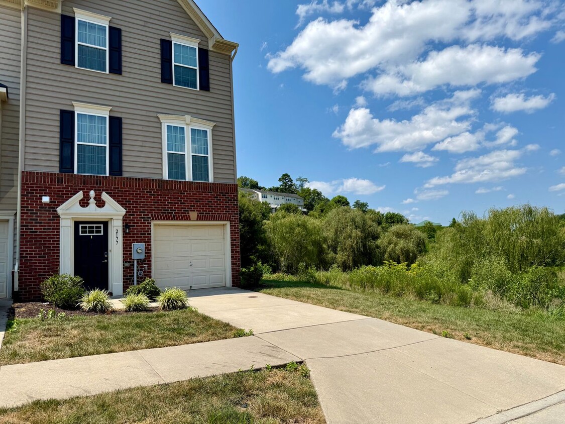 Primary Photo - 2177 Whispering Hollow Ln
