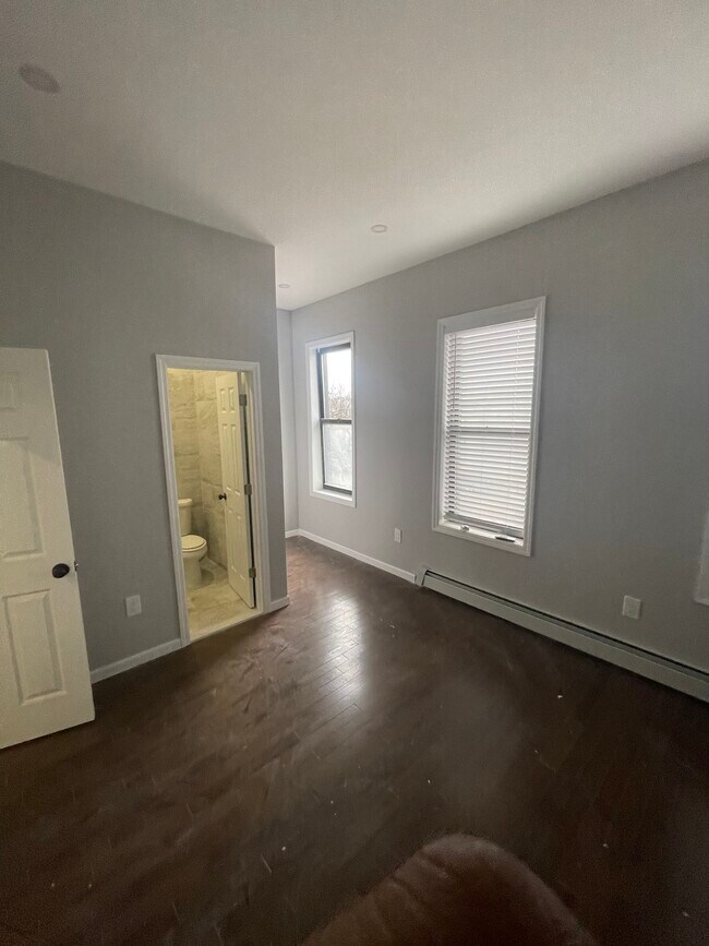 Main bedroom - 1332 Bushwick Ave
