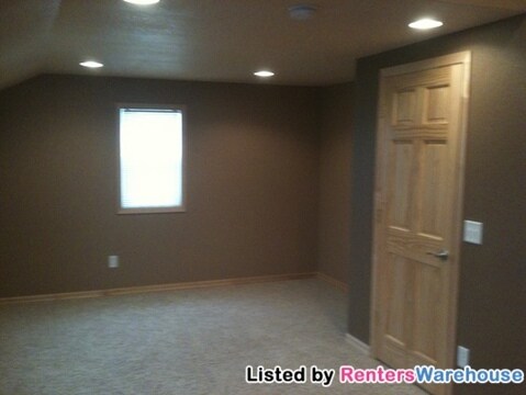 Building Photo - 18061 Pilot Knob Rd