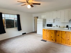 Building Photo - 1232 Benton St