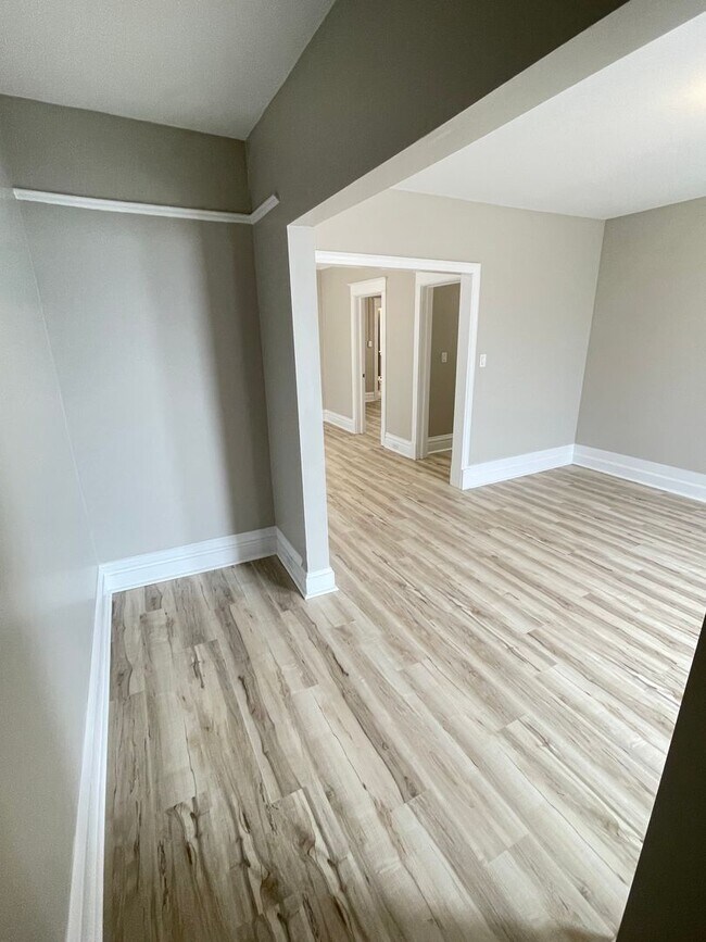 Foto del edificio - 611 E 6th St