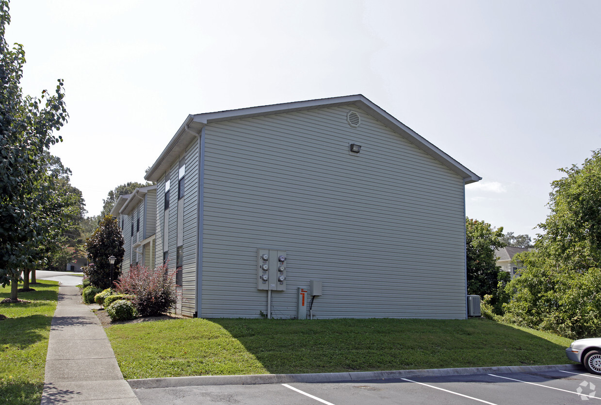 Building Photo - Rivers Edge Park & Apartments