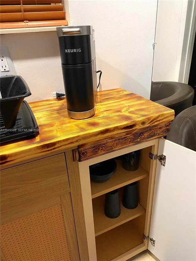 Building Photo - 5060 SW 43rd Terrace