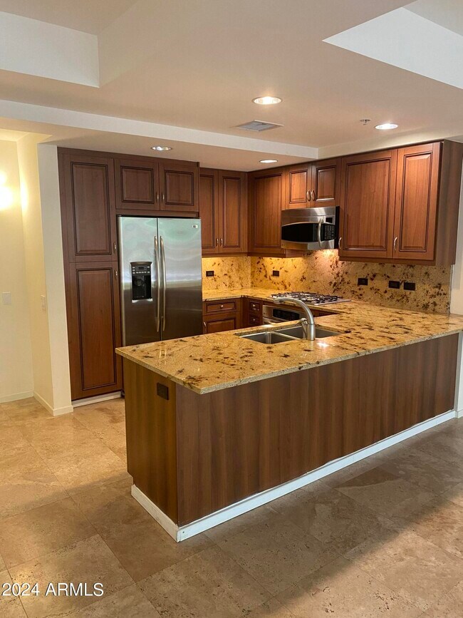 Foto del edificio - 7131 E Rancho Vista Dr