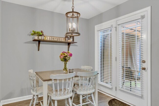 Foto del edificio - 253 Woodland Vly Ln