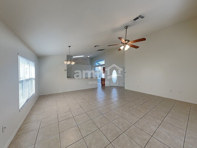 Foto del edificio - 1144 Jaybee Ave