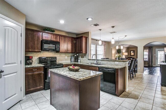 Building Photo - 2047 Enchanted Rock Dr