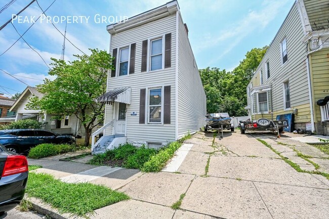 Building Photo - 411 Ada St