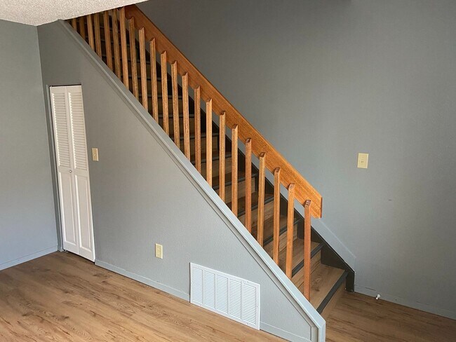 Foto del edificio - Stunning 2 Bed/2 Bath Townhome near Ft Carson!