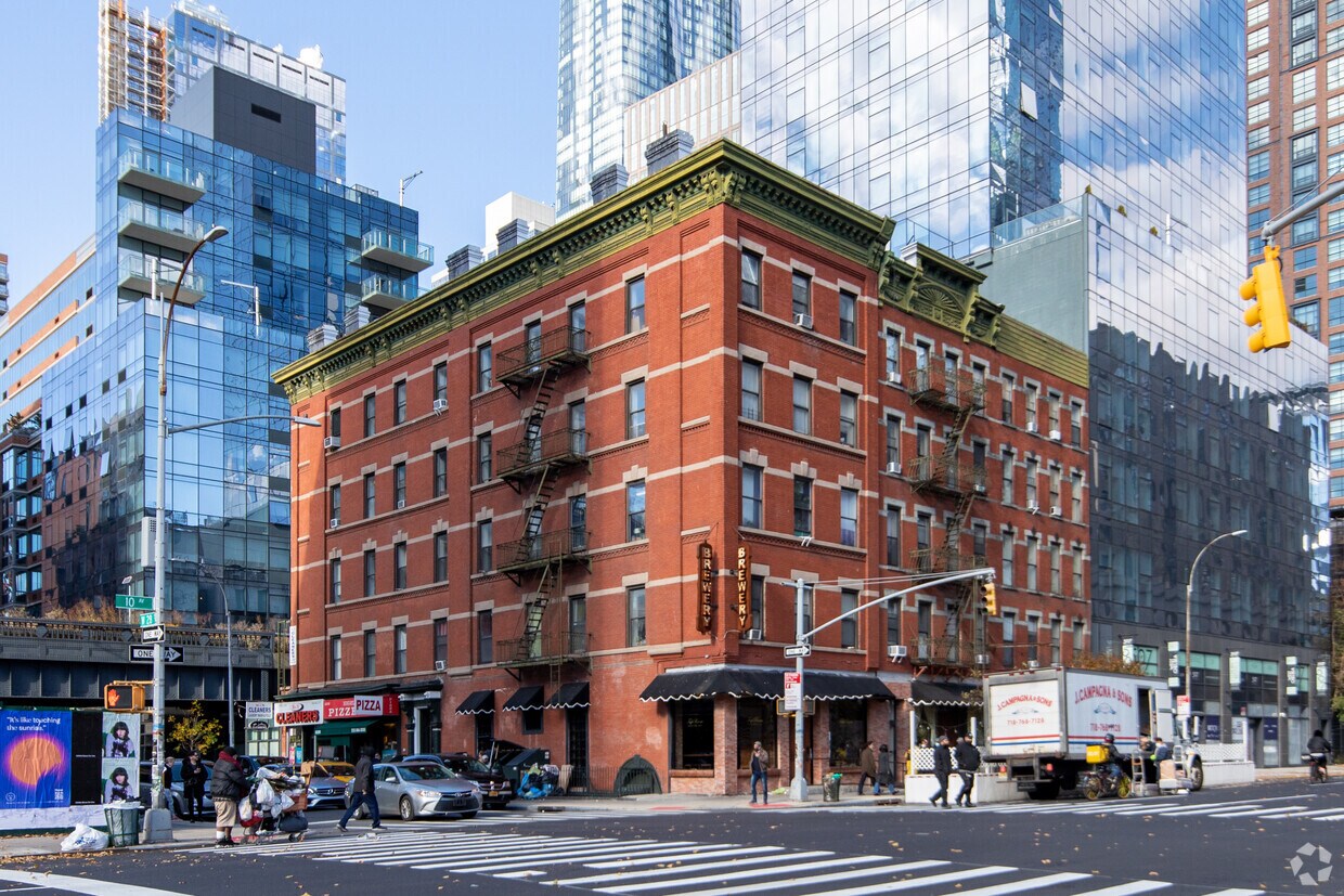 Primary Photo - 313 10th Ave