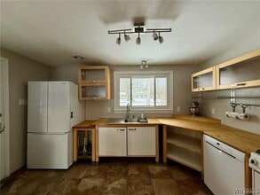 Building Photo - 5125 Forest Rd