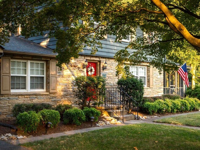 Foto del edificio - Spacious 3BR/2.5BA Family Home with Fenced...