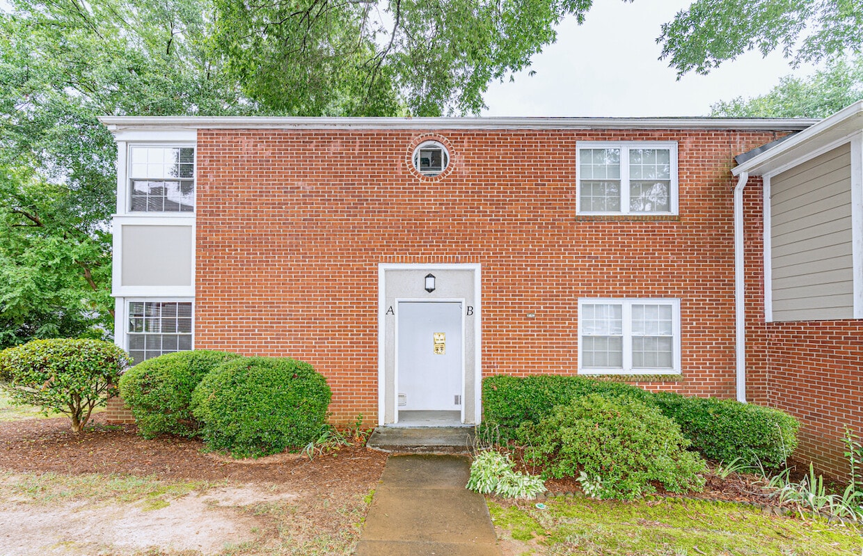 Primary Photo - 100 Lewis Dr