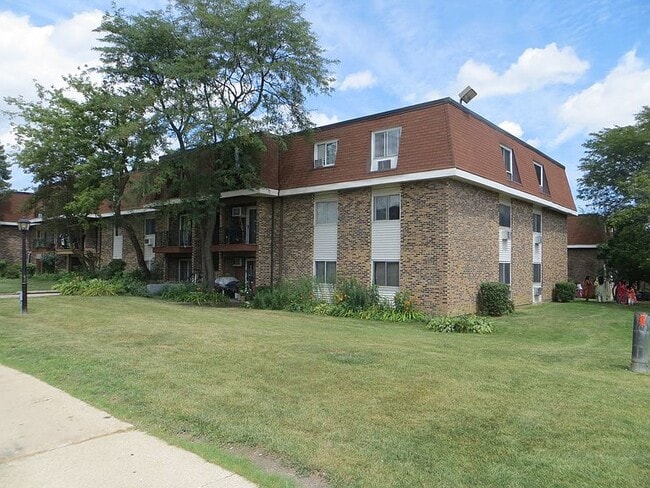 Building - 1165 Meadow Ln