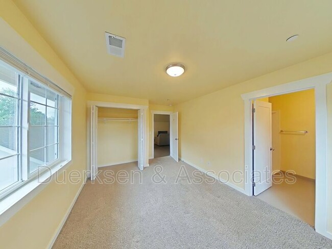 Building Photo - 620 NW Kings Blvd