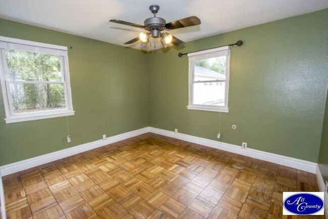 Building Photo - 550 S Summit View Dr