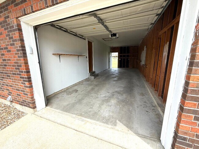 Foto del edificio - 608 Linda Ln