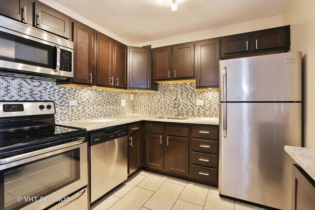 Foto del edificio - 555 W Cornelia Ave