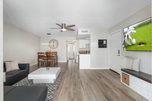 Foto del edificio - 740 W Elm St