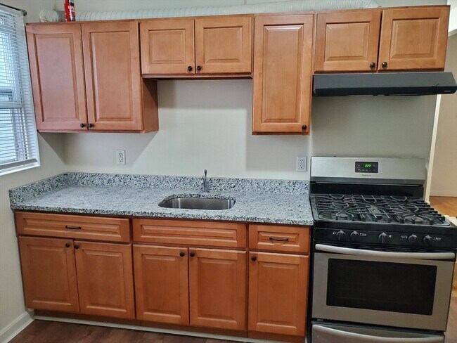 Building Photo - 5 Coleman St