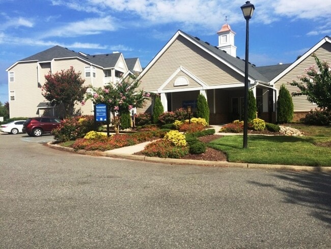 Interior Photo - Featherstone Apartments