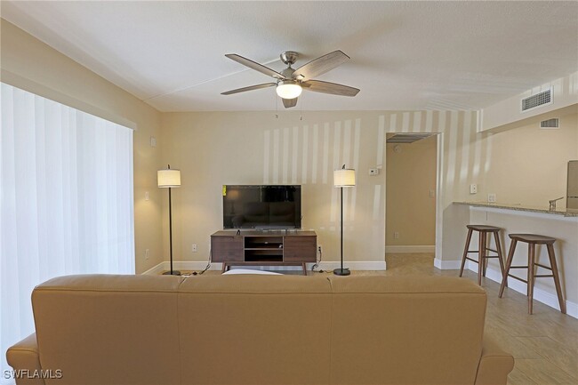 Building Photo - 5327 Summerlin Rd