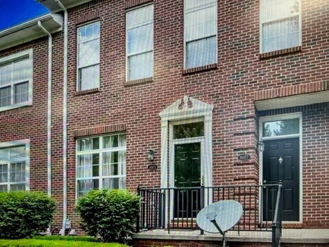 condo - 14496 Vauxhall Dr
