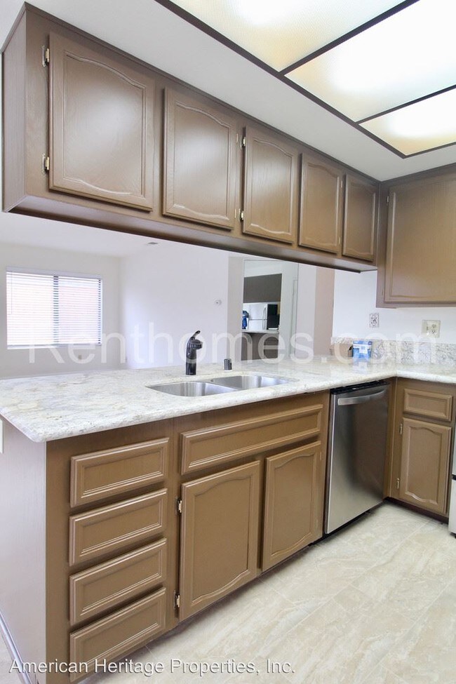 Building Photo - 4 br, 3 bath House - 14248 La Trucha Street