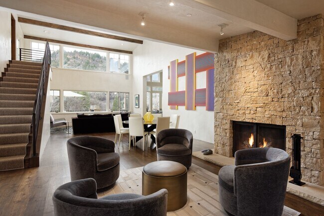 Foto del edificio - 75 Glen Eagle Dr