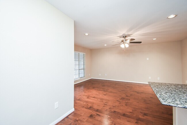 Foto del edificio - 5343 Richmond Ave.