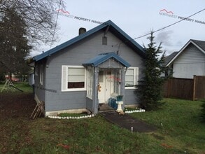 Building Photo - 208 W Oak St