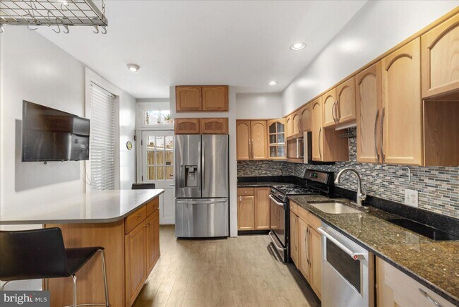 Foto del edificio - 728 Light St