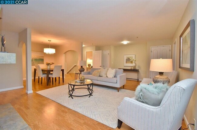 Foto del edificio - 3279 Mt Diablo Ct
