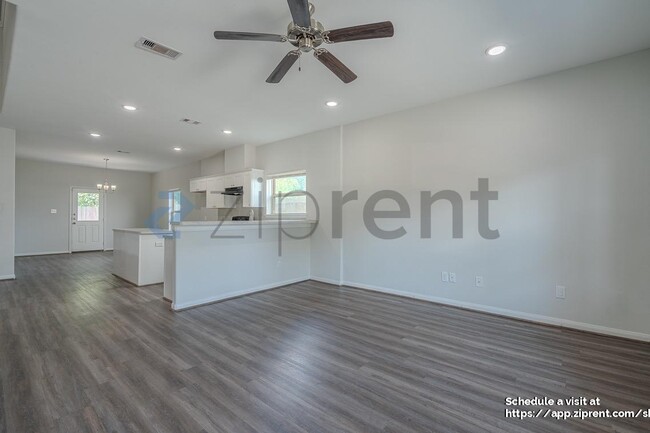 Foto del edificio - 8718 Scott St