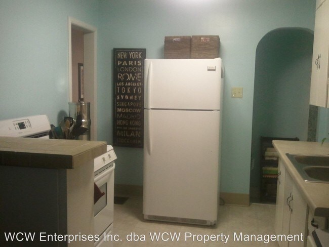 Building Photo - 841 SW Hedgewood Ave